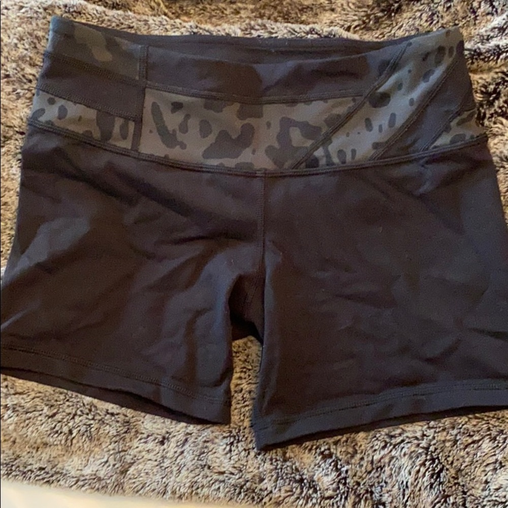 Lulu lemon size 6 shorts